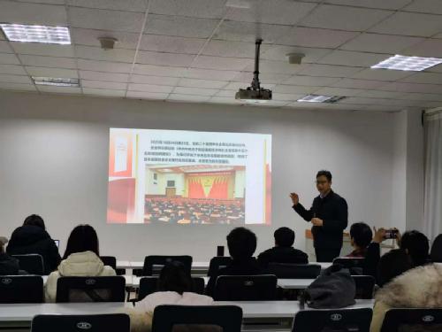 马克思主义学院深入开展党的二十届四中全会精神宣讲活动 新入职教师专题学习活动同期举行